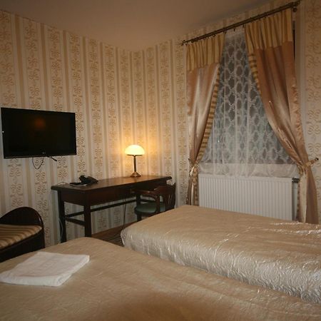 فندق Dwor Ostoia Rymanów الغرفة الصورة