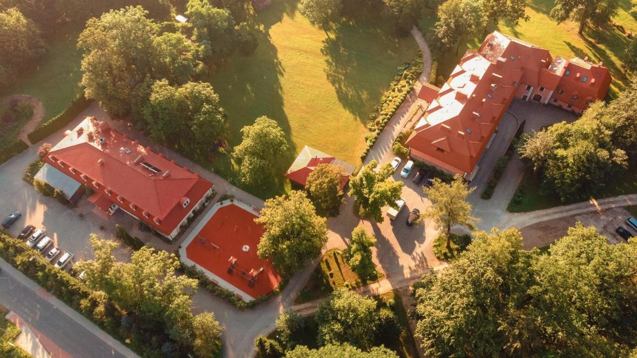 فندق Dwor Ostoia Rymanów المظهر الخارجي الصورة