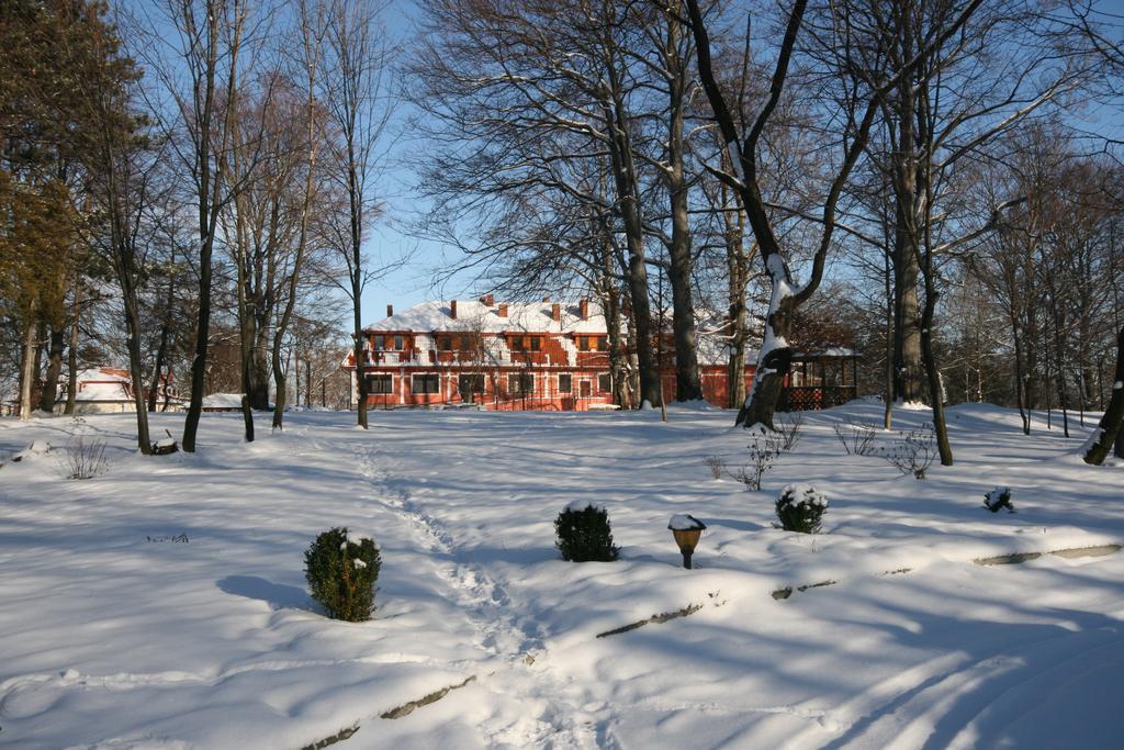 فندق Dwor Ostoia Rymanów المظهر الخارجي الصورة