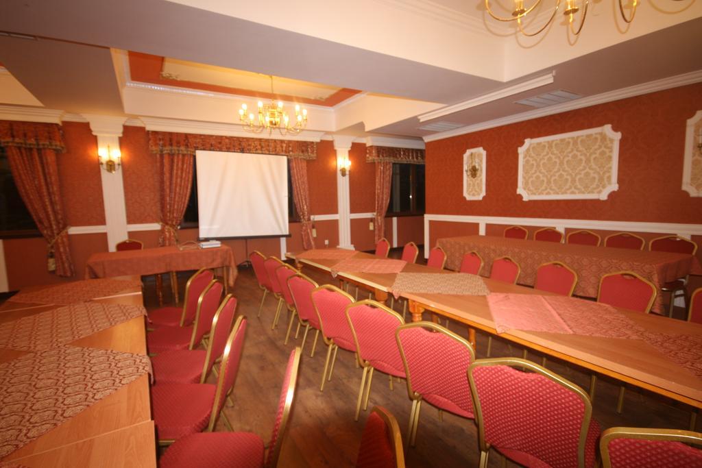 فندق Dwor Ostoia Rymanów المظهر الخارجي الصورة