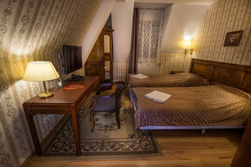 فندق Dwor Ostoia Rymanów المظهر الخارجي الصورة